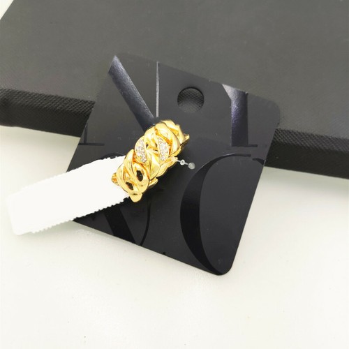 Gold tone twist chain stretch
