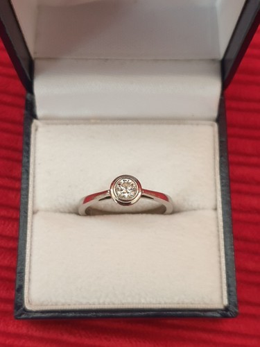 Carat diamond solitaire - .32,