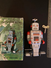 Retro tin plate robot wind up