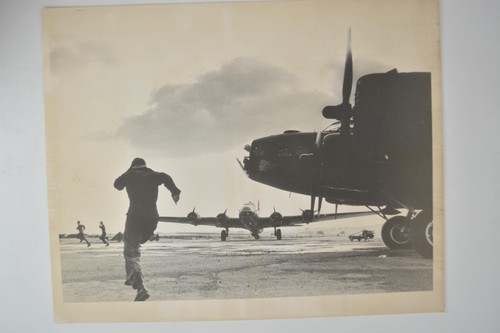 Men towards flying - towards, b-17