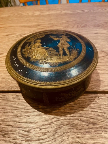 Beautiful vintage cake tin - , /