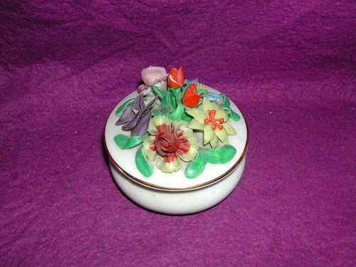 Goss crested china puff box - box, &