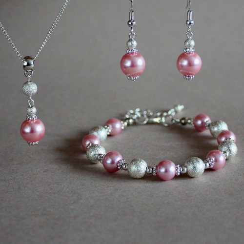 Pink pearls necklace bracelet