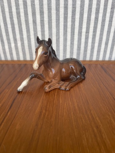 Vintage beswick lying - beswick, brown