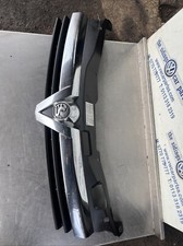 Vauxhall Astra 2006  5DOOR Front Bumper Top Grille Grill 13108471