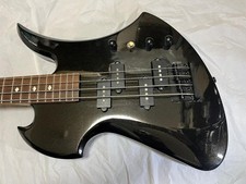 B.C.Rich Mockingbird bass
