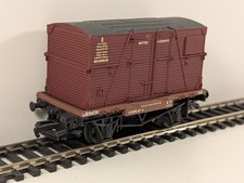 Bachmann 37-951 – BR Conflat A Wagon with Container (OO Gauge)