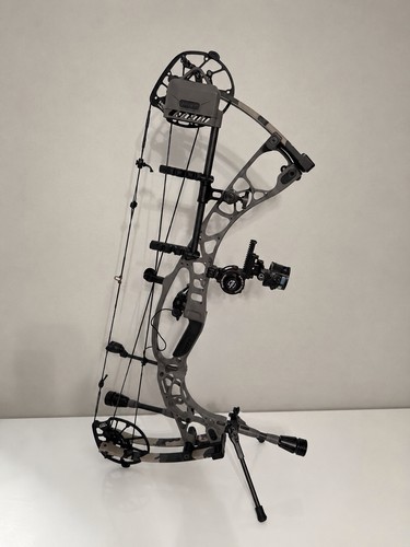 Hoyt alpha compound - 30, bow