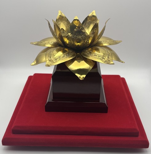 Gold lotus flower buddhist - gold,
