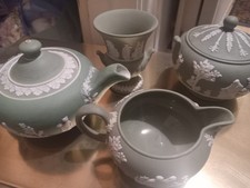 Wedgwood Green & White Jasperware Teapot and items 