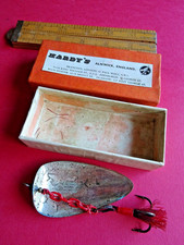 A SCARCE VINTAGE  BOXED 3" (BODY LENGTH) HARDY SILVER DEVON BAR SPOON