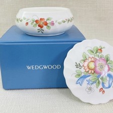 Wedgwood Ribbon Cascade Pill