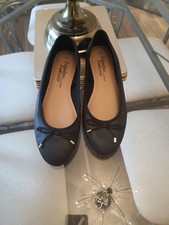Ladies Black Flat Shoes  ...?... With a Bow  Size 8
