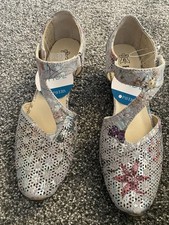 Pavers Silver Patterned Wide Fit Shoes Size 6 New with Tags