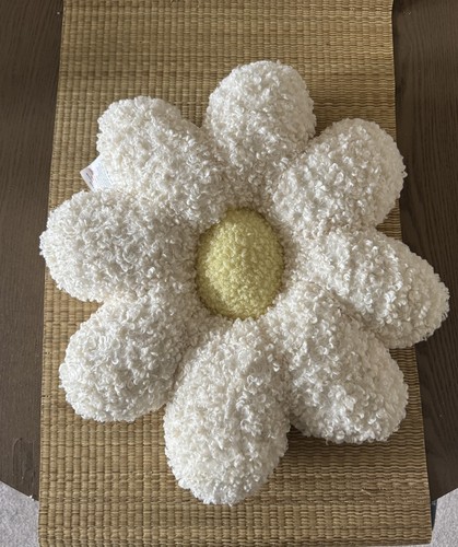 Flower shaped plush cushion - shaped,