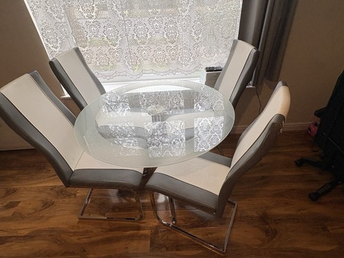 Round glass dining table 4 - glass,