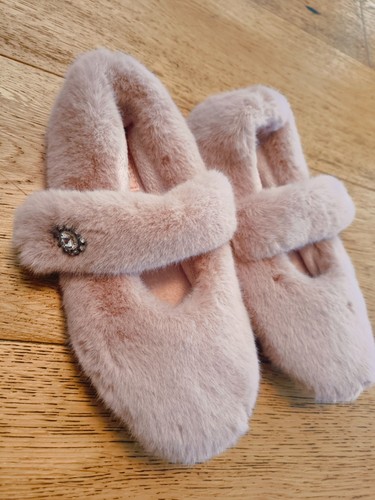 Lipsy fluffy pink slippers - pink,