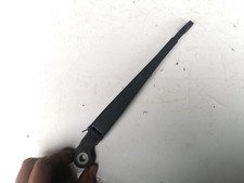 Audi A6 C5 2.5TDI 114KW Diesel Estate 2002 Rear glass wiper blade arm 8D9955407A