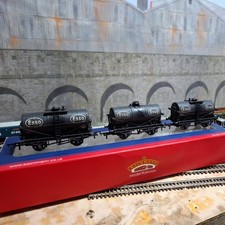 OO Gauge Bachmann 37-666B  Set