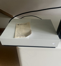 Microsoft Xbox One S - Digital
