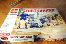 AIRFIX FORT SAHARA - BUILDING