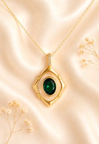 Elegant oval pendant - cz,