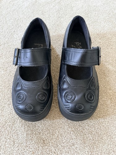Plain black tuk - plain,