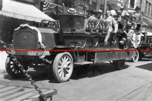 F004927 france men are - f004927, driving