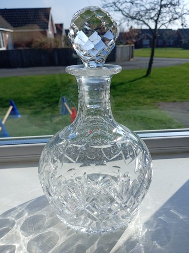 Superb and perfect cut - , glass