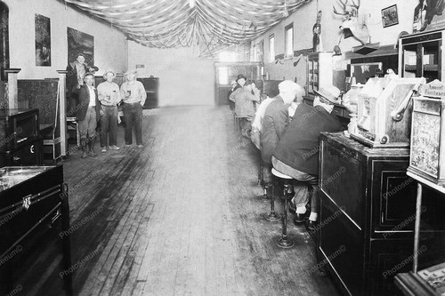 Saloon with rockola pinball - saloon,