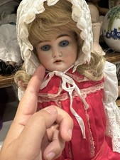 Antique Doll. A.M 3200.