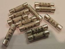 12 x 1 amp DOMESTIC 240V  PLUG FUSES ( 12 BUSSMAN OR JADE 1 AMP FUSES BS1362)