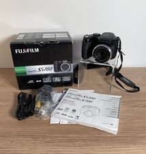 Fujifilm FinePix S5700 7.1MP Digital Bridge Camera 10x Zoom Boxed Tested VGC