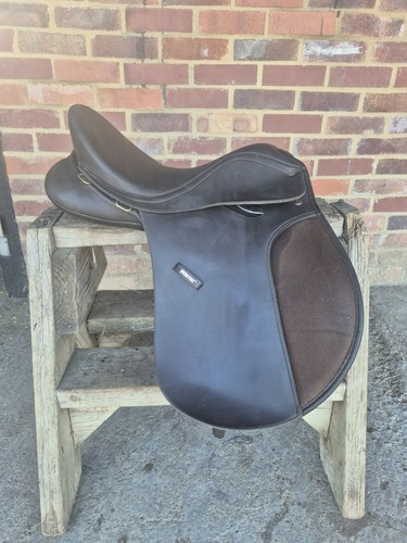 Wintec wide saddle - saddle, brown