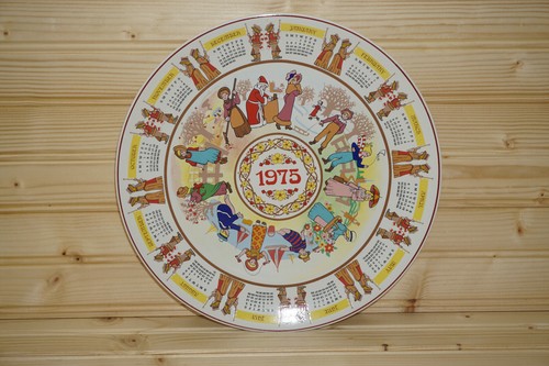 Wedgwood calendar plate 1975 - calendar, plate: