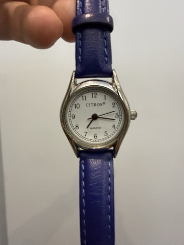 Ladies quartz watch round - ladies,