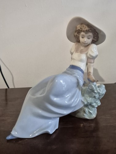 Nao lladro figurine girl - nao,
