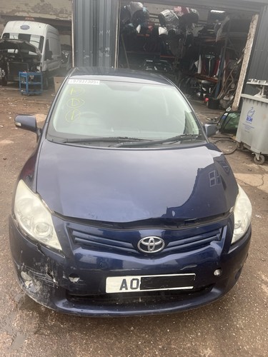 Toyota auris 2011 petrol - auris,