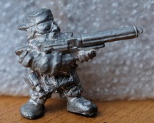 Lews Gunn Squat Rogue Trader