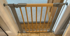 BabyDan Avantgarde Pressure Indicator Safety Baby Gate
