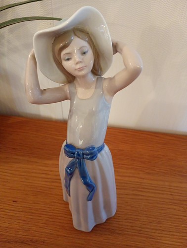 Retired lladro porcelain - lladro,