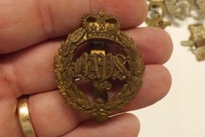MILITARY BADGE QUEENS BAYS 2ND