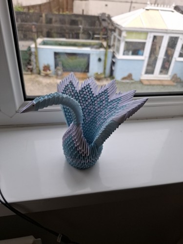 Origami paper swan - 3d,