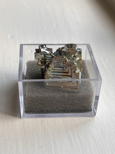 Bismuth small raw chunk with - -,