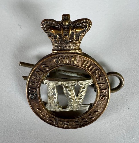 Cap badge 4th queen s - cap,