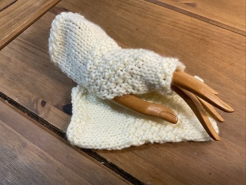 Ladies fingerless gloves - fingerless, wrist