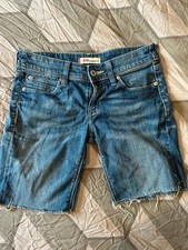 Levi’s 570 Straight Fit