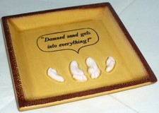 VINTAGE FUNNY CERAMIC SAND GETS INTO EVERYTHING FEET DECORATIVE DISH PLATE TRAY