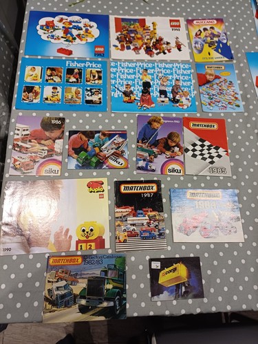 Vintage toys catalogue bundle - toys,