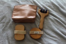 MASSAGING & WELLBEING KIT - ROLLER - BACK MASSAGE & HAIR & SCALP MASSAGE